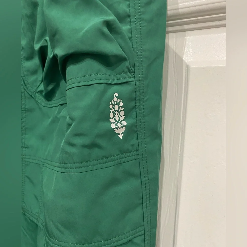 New! FP Movement Down to Earth Relaxed Fit Waterproof Cargo Pants Kelly Green XS - Picture 4 of 7